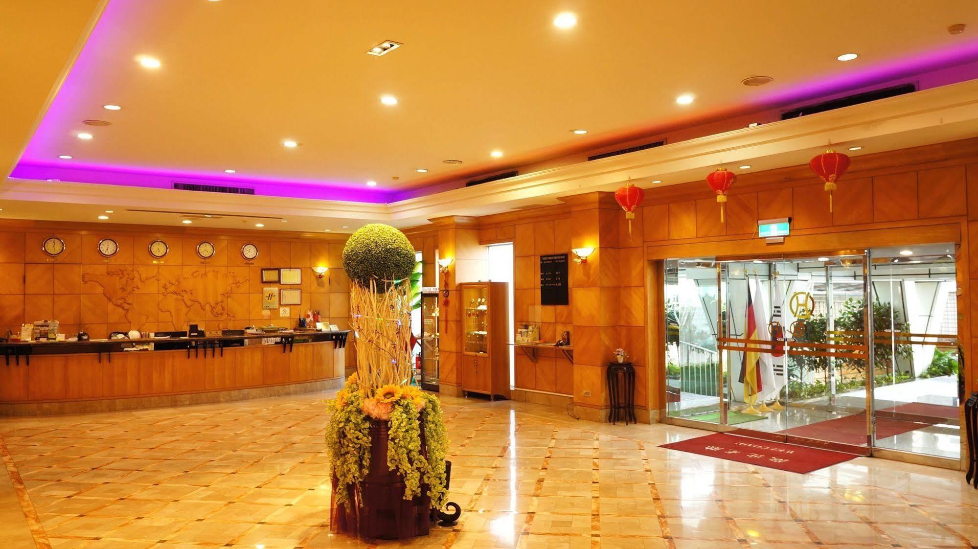 Oriental Hotel Tainan Exterior photo